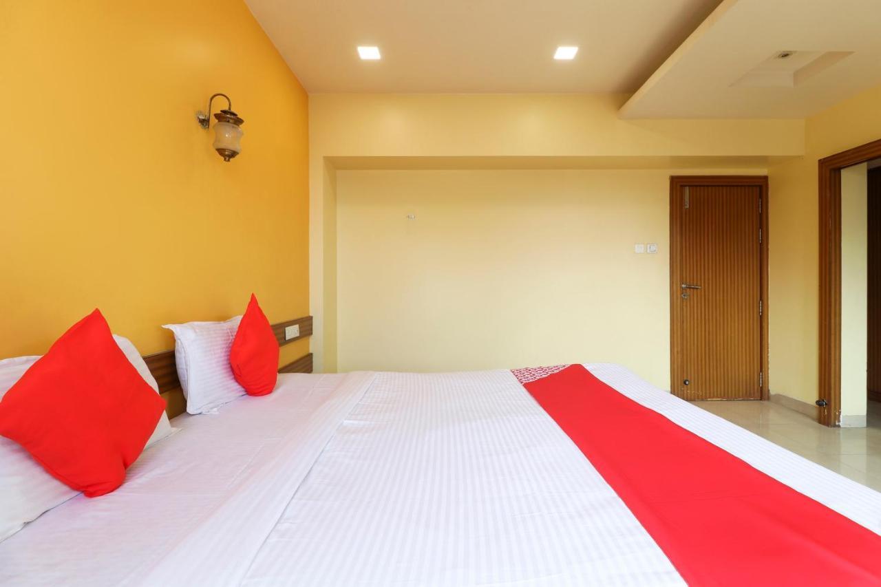 Oyo 10679 Hotel Nanashree Executive Vagholi Eksteriør bilde